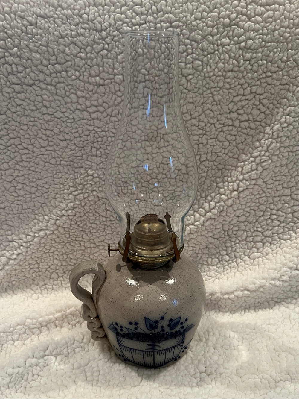 Salmon Falls Stoneware Blueberry Basket Oil Lamp 1995 with Chimney & Wick